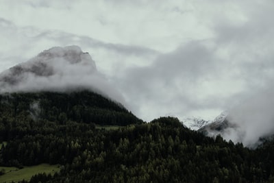 白云环山
